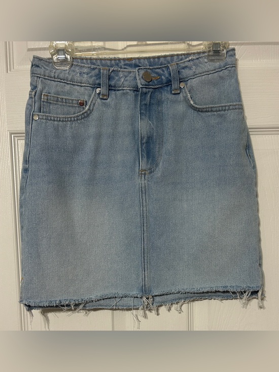 H&M Dresses & Skirts - H&M Women’s Cut Off Denim Mini Skirt Size 6